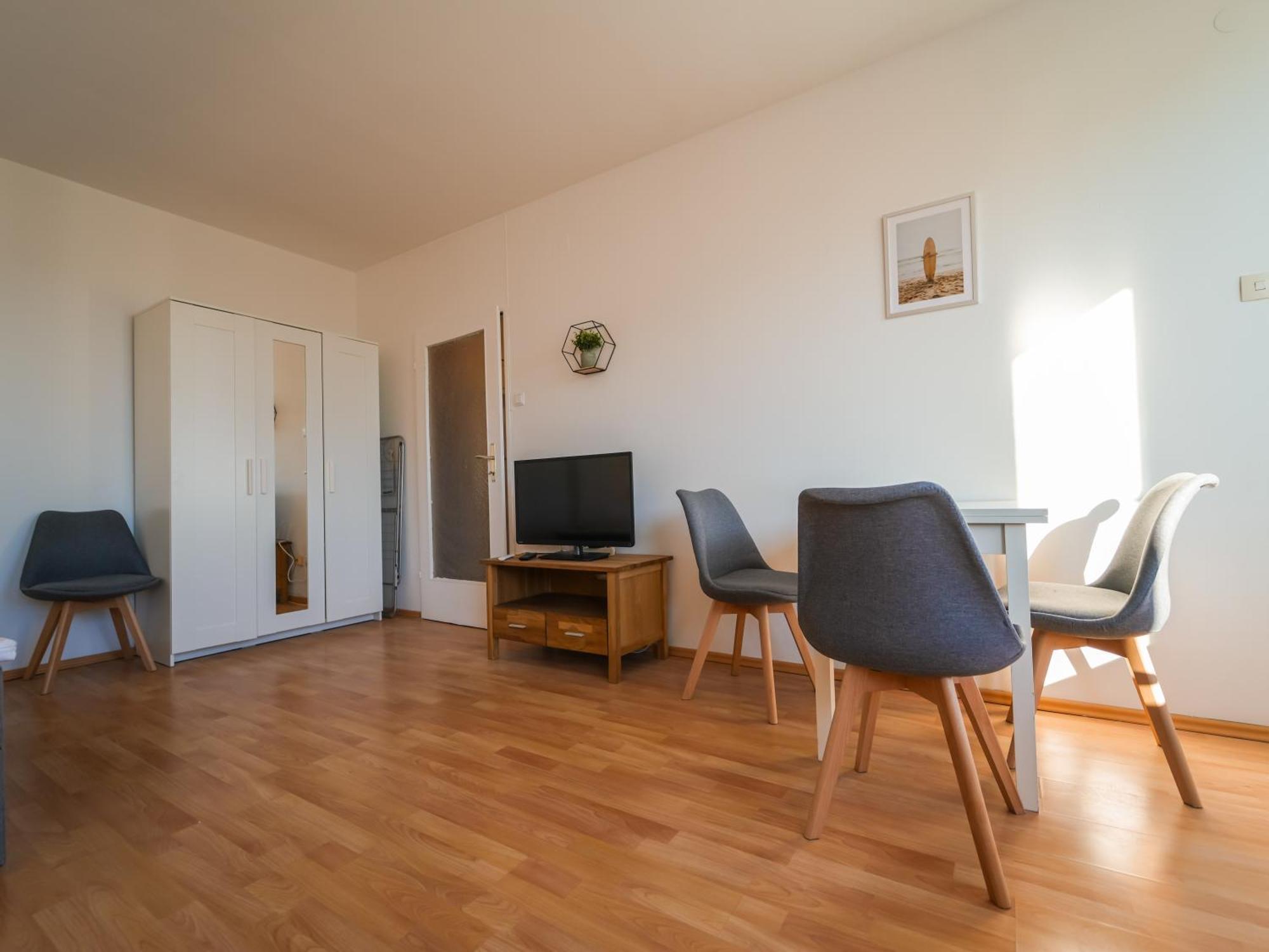 Spacious Apartments With View & Free Parking Wiener Neustadt Dış mekan fotoğraf