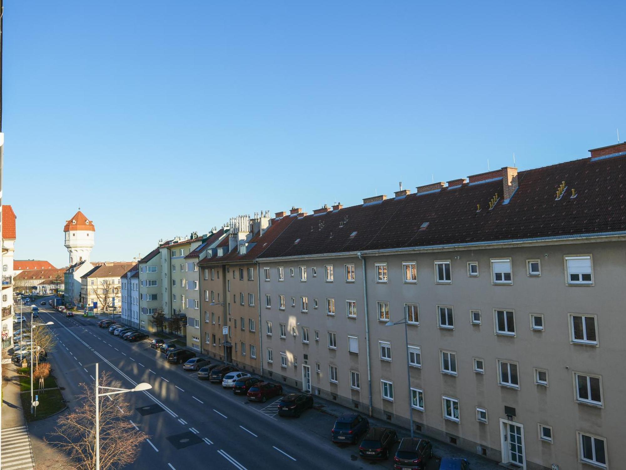 Spacious Apartments With View & Free Parking Wiener Neustadt Dış mekan fotoğraf