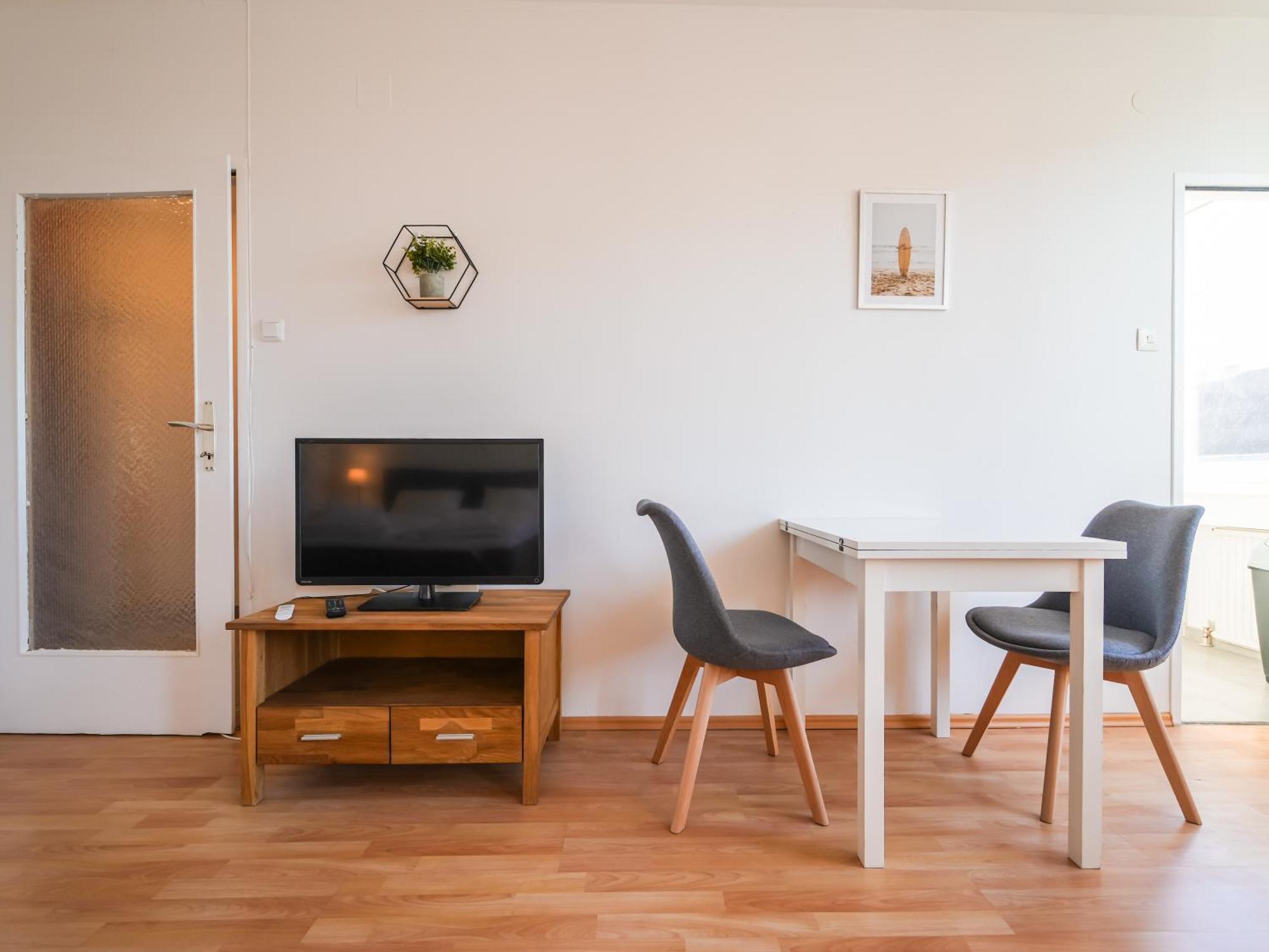 Spacious Apartments With View & Free Parking Wiener Neustadt Dış mekan fotoğraf