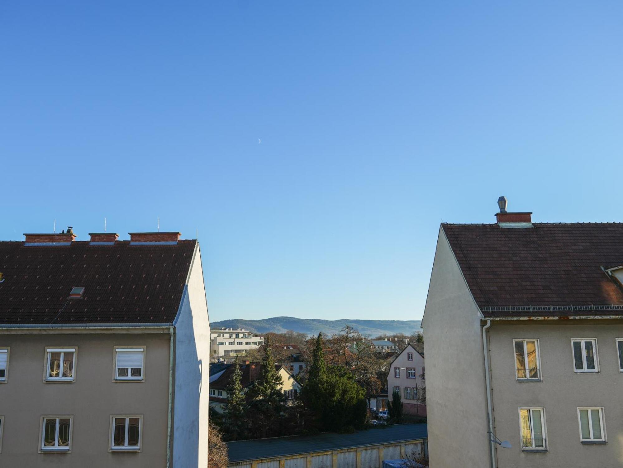 Spacious Apartments With View & Free Parking Wiener Neustadt Dış mekan fotoğraf