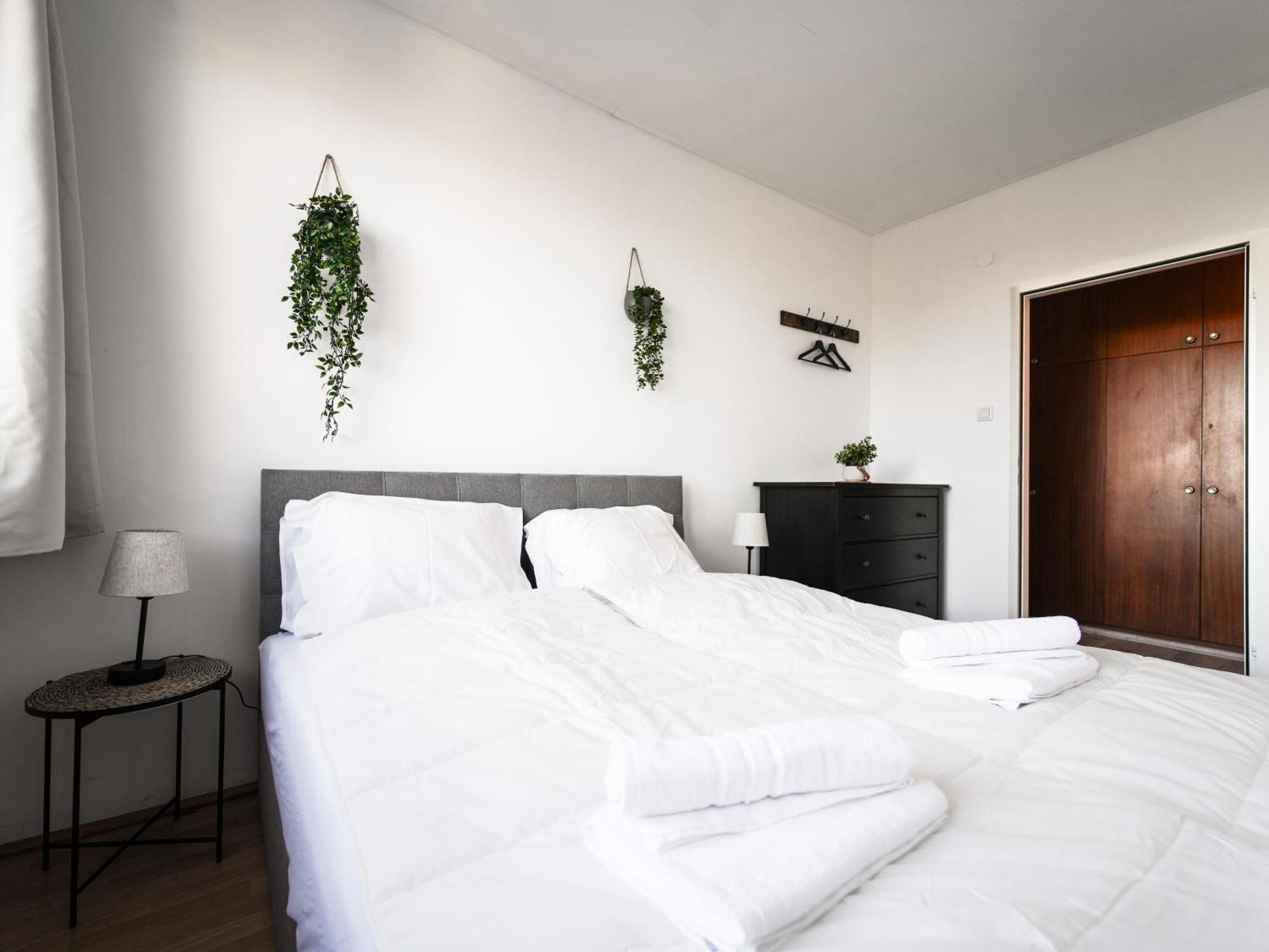 Spacious Apartments With View & Free Parking Wiener Neustadt Dış mekan fotoğraf