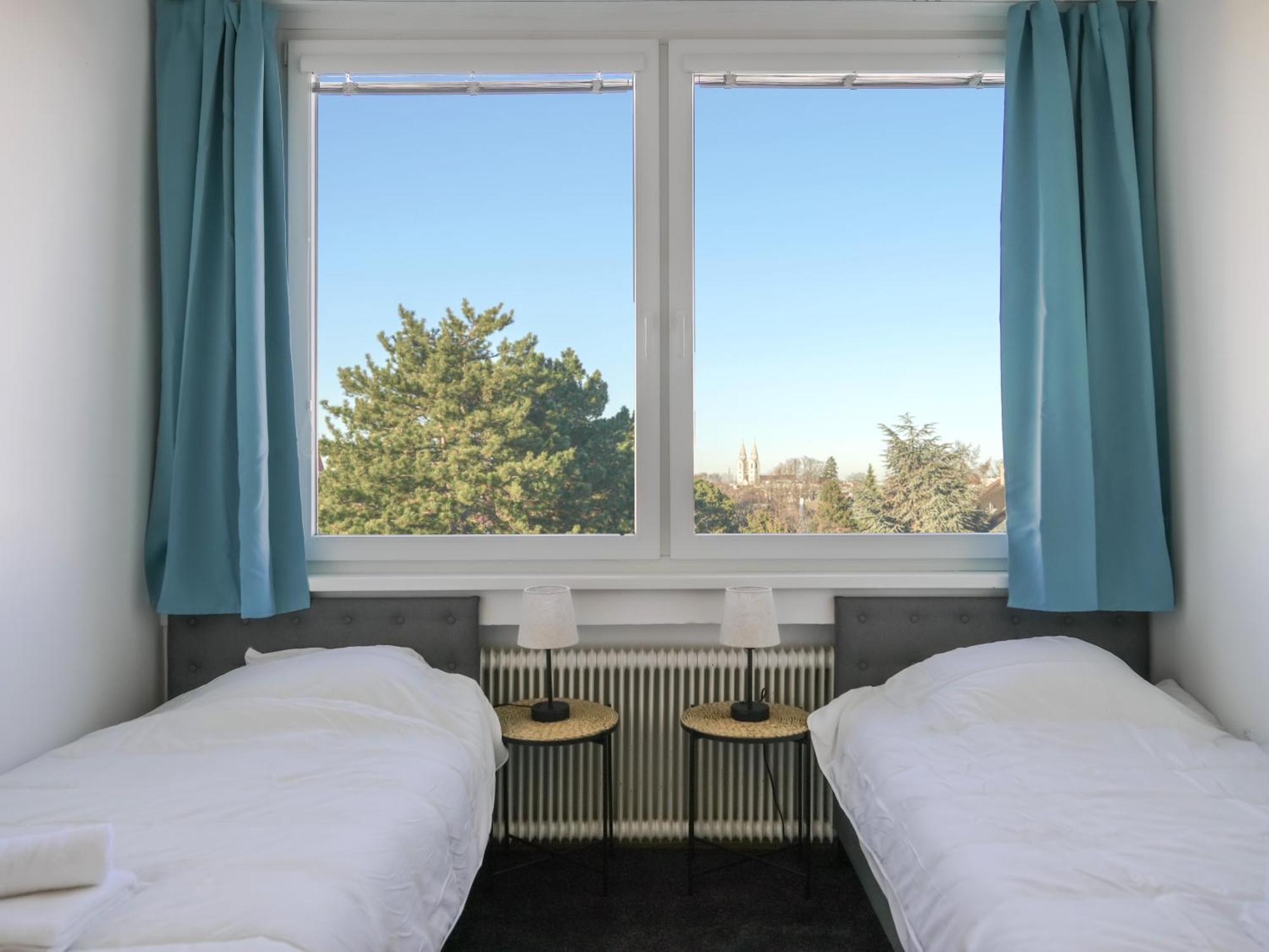 Spacious Apartments With View & Free Parking Wiener Neustadt Dış mekan fotoğraf